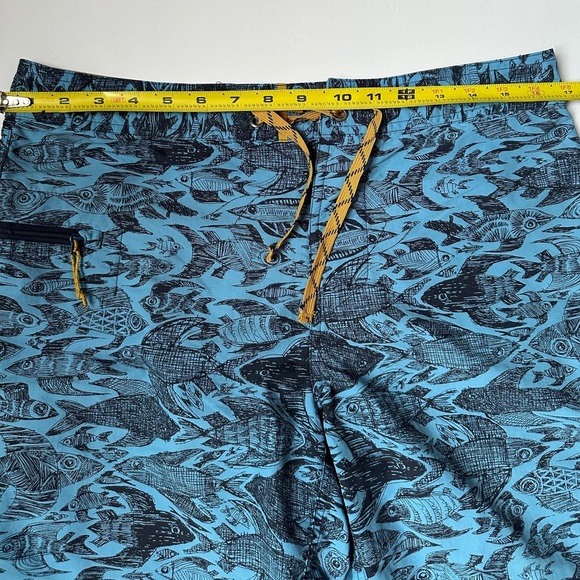 Patagonia Men's Shorts | Sz 32 | Aqua Fish Pattern Board | Blue - Picture 5 of 9